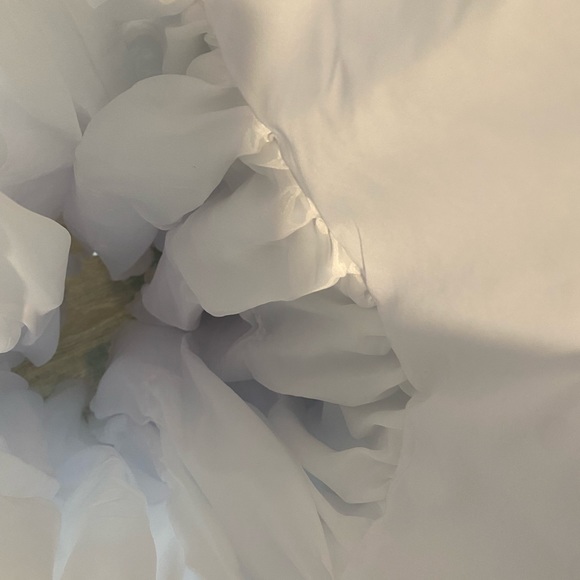 SPARKLE SEQUINS AND FLORAL LACE DESIGN Dress-Veil-Gloves. Dress is flowing - Picture 6 of 16